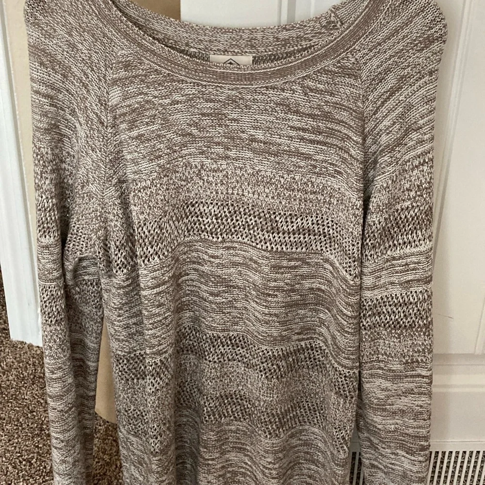 Woman’s Sweater - Picture 1 of 2
